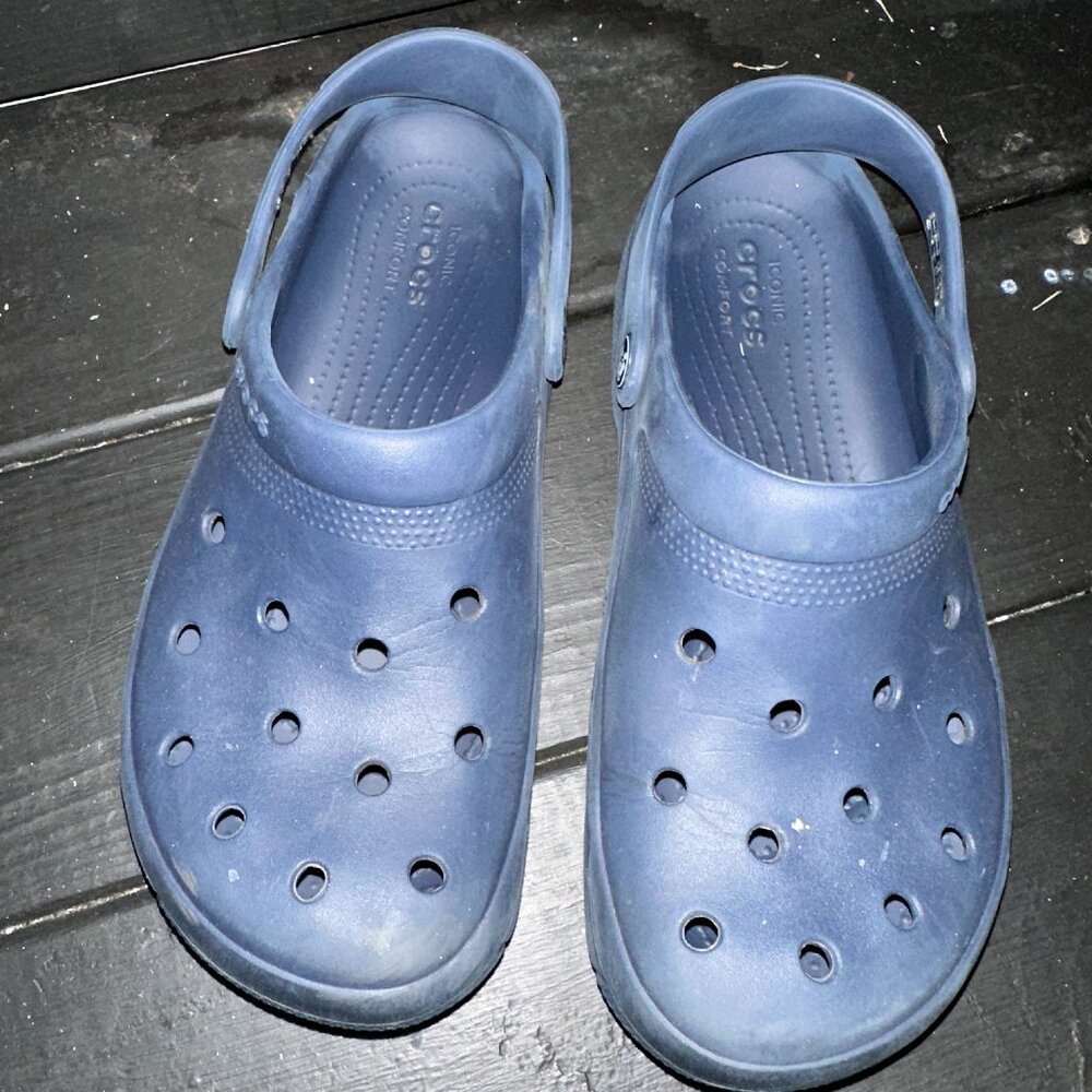 Men's Navy Crocs Size 8 In Good Shape!